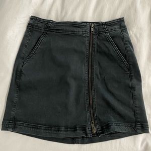 Black zipper skirt